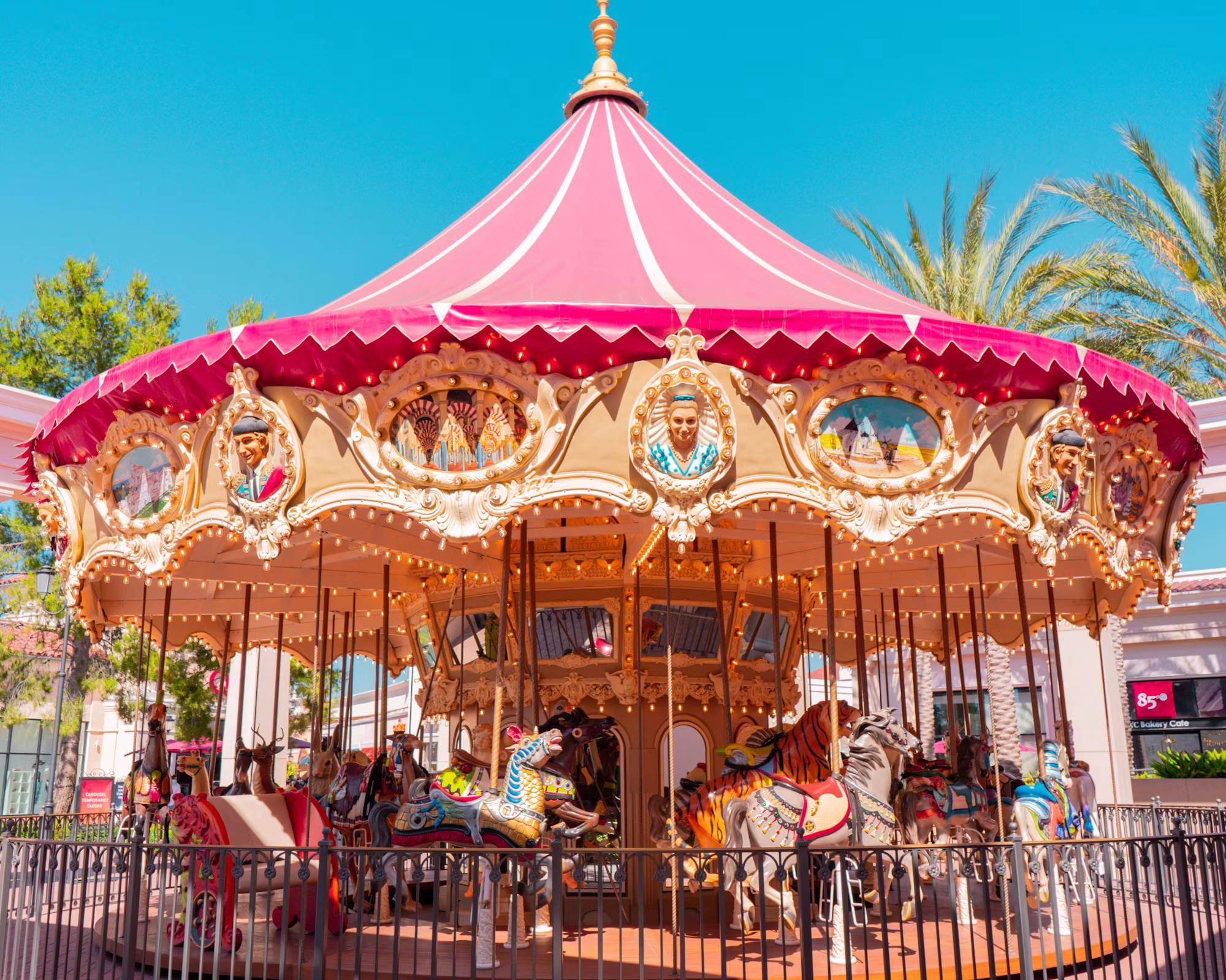 A Journey Through the Best Theme Parks and Amusement Attractions Around the World post thumbnail image